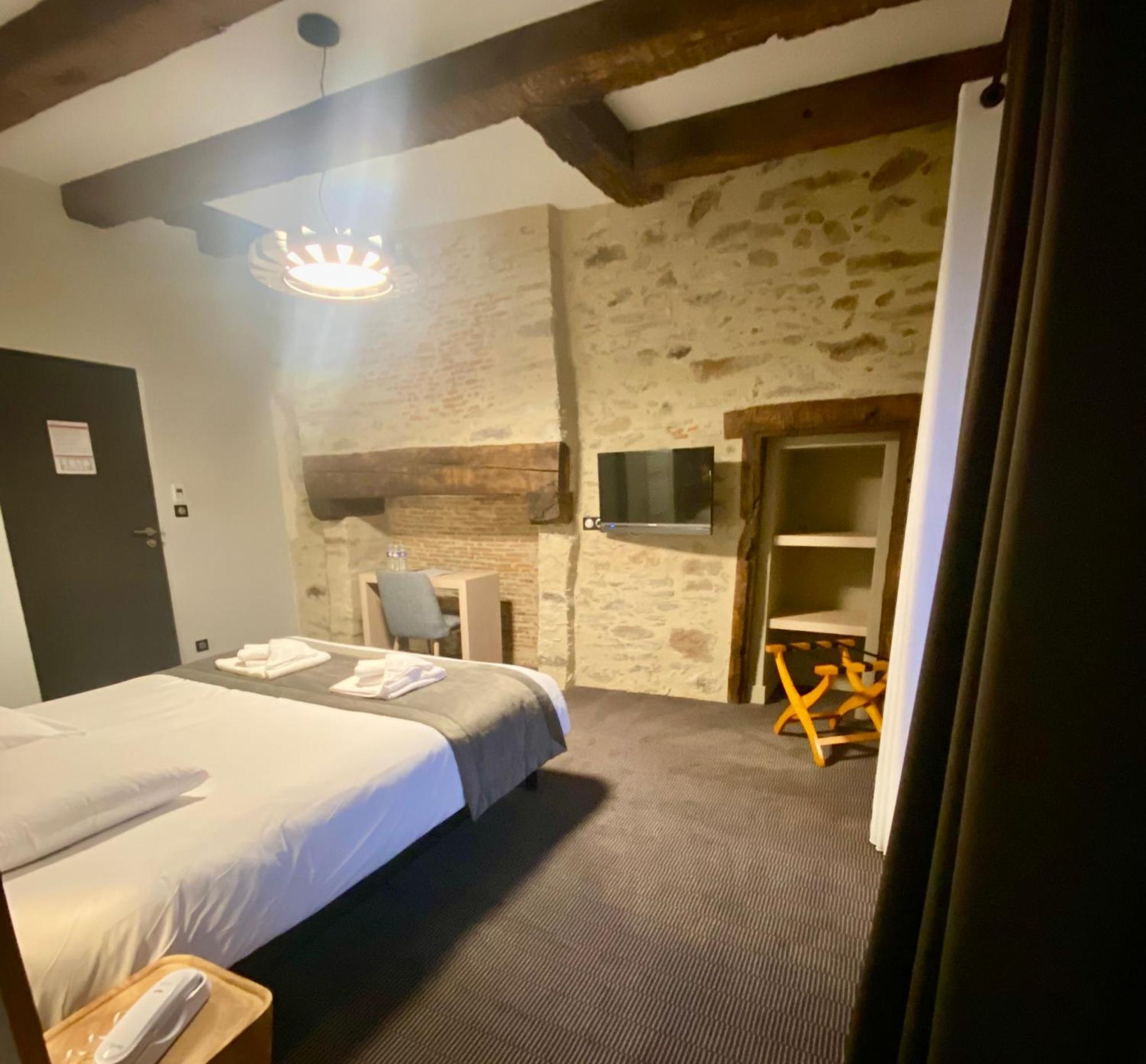 Hôtel Saint-Roch, The Originals Relais Extérieur photo